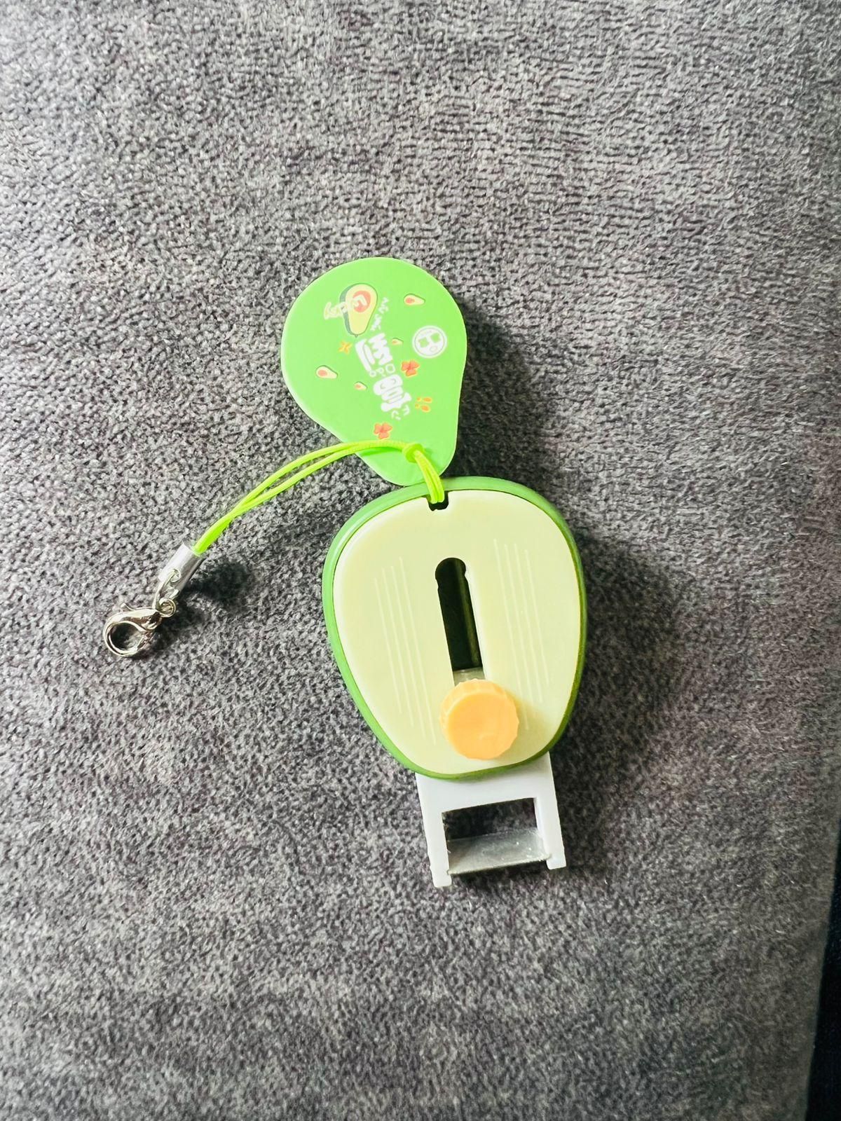 Retractable Mini Vegetable Peeler – Compact, Handy & Travel-Friendly!